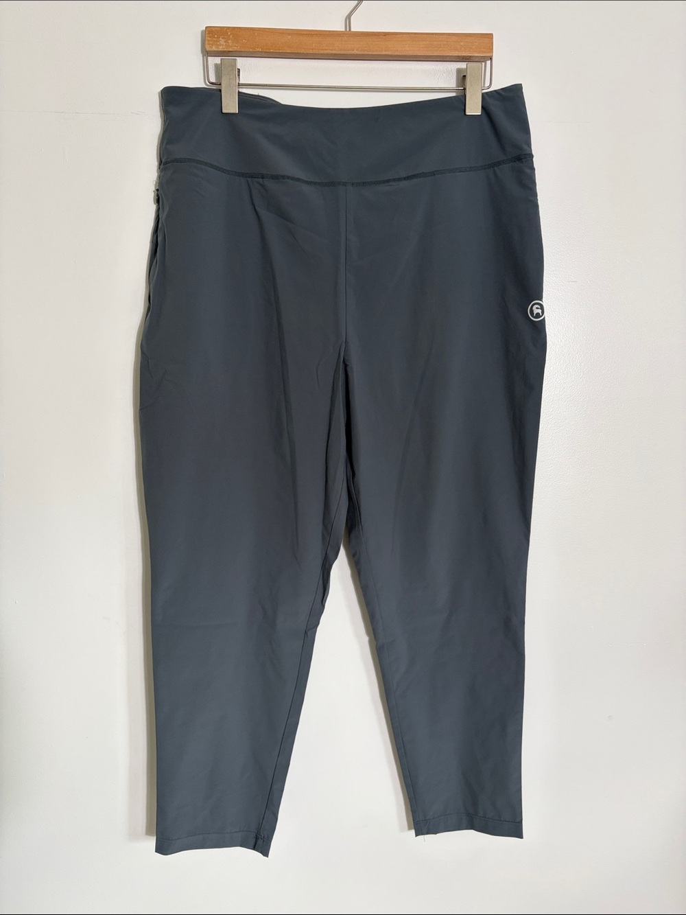 Backcountry Women’s Dark Gray Athletic Capri Pants XL